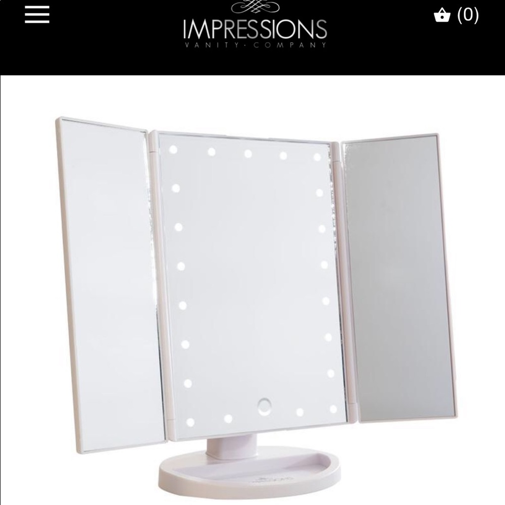 (SOLD‼️) TOUCH TRIFOLD DIMMABLE LED MAKEUP MIRROR - Picture 2 of 8